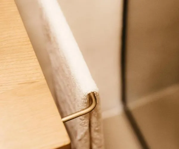 Grad House Nočitev z zajtrkom 3*