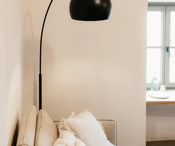 Grad House Nočitev z zajtrkom