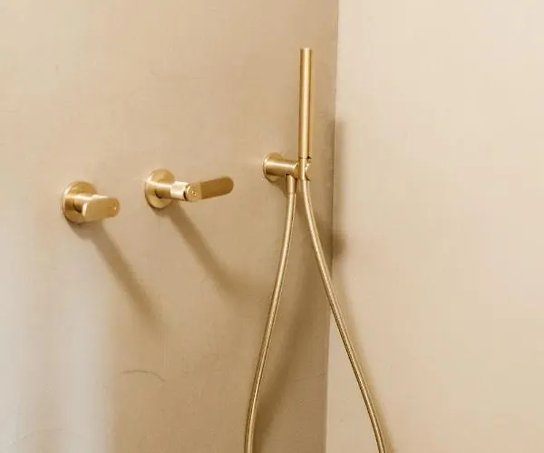 Nočitev z zajtrkom Grad House