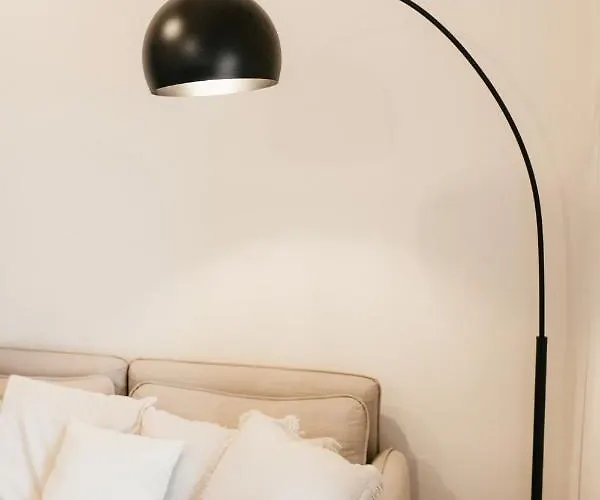 Grad House Nočitev z zajtrkom 3*