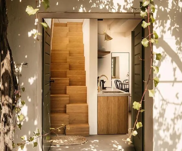 Grad House Nočitev z zajtrkom 3*